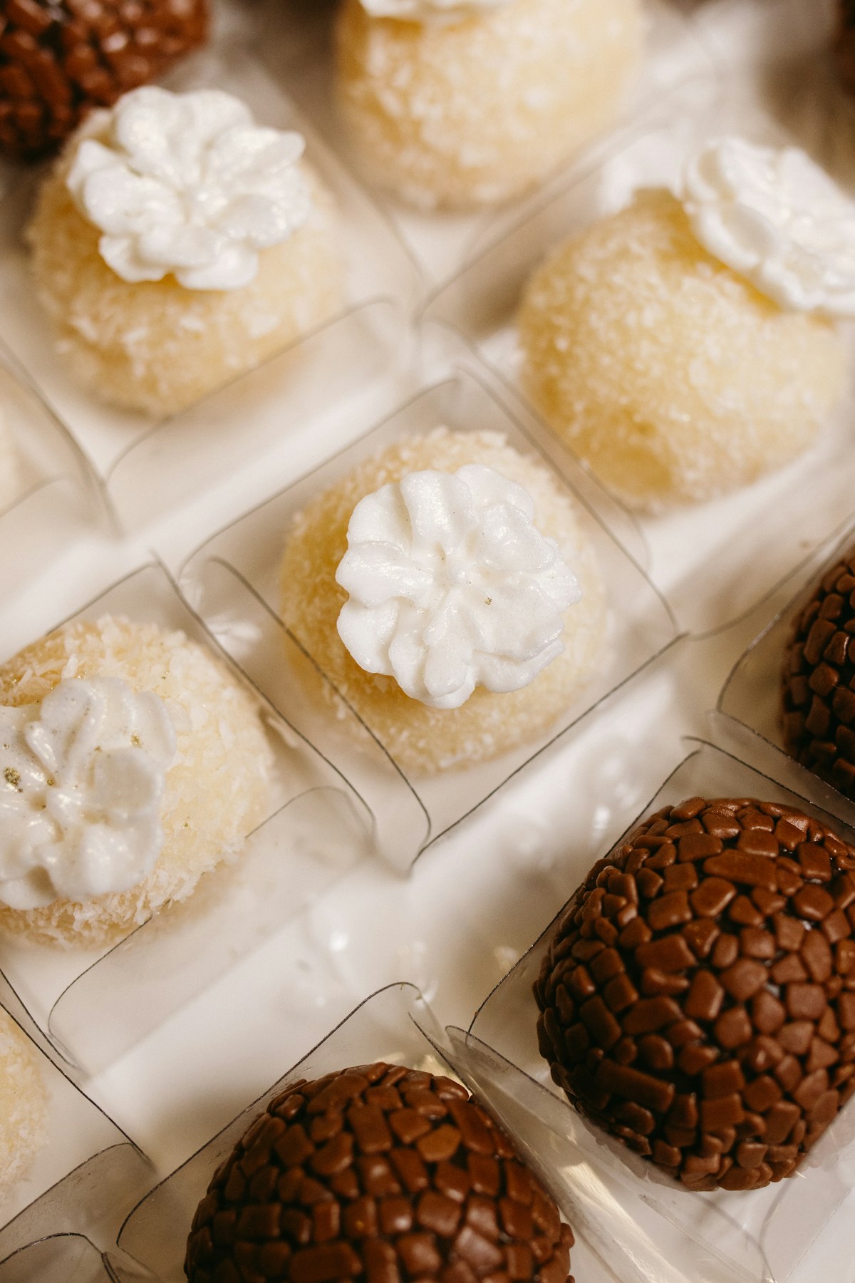 Cocadas blancas con cobertura de coco